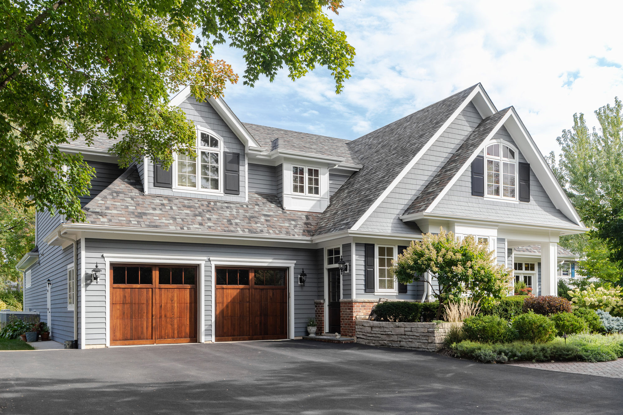 iStock-2027568389 T2 Roofing - Shingle Roof